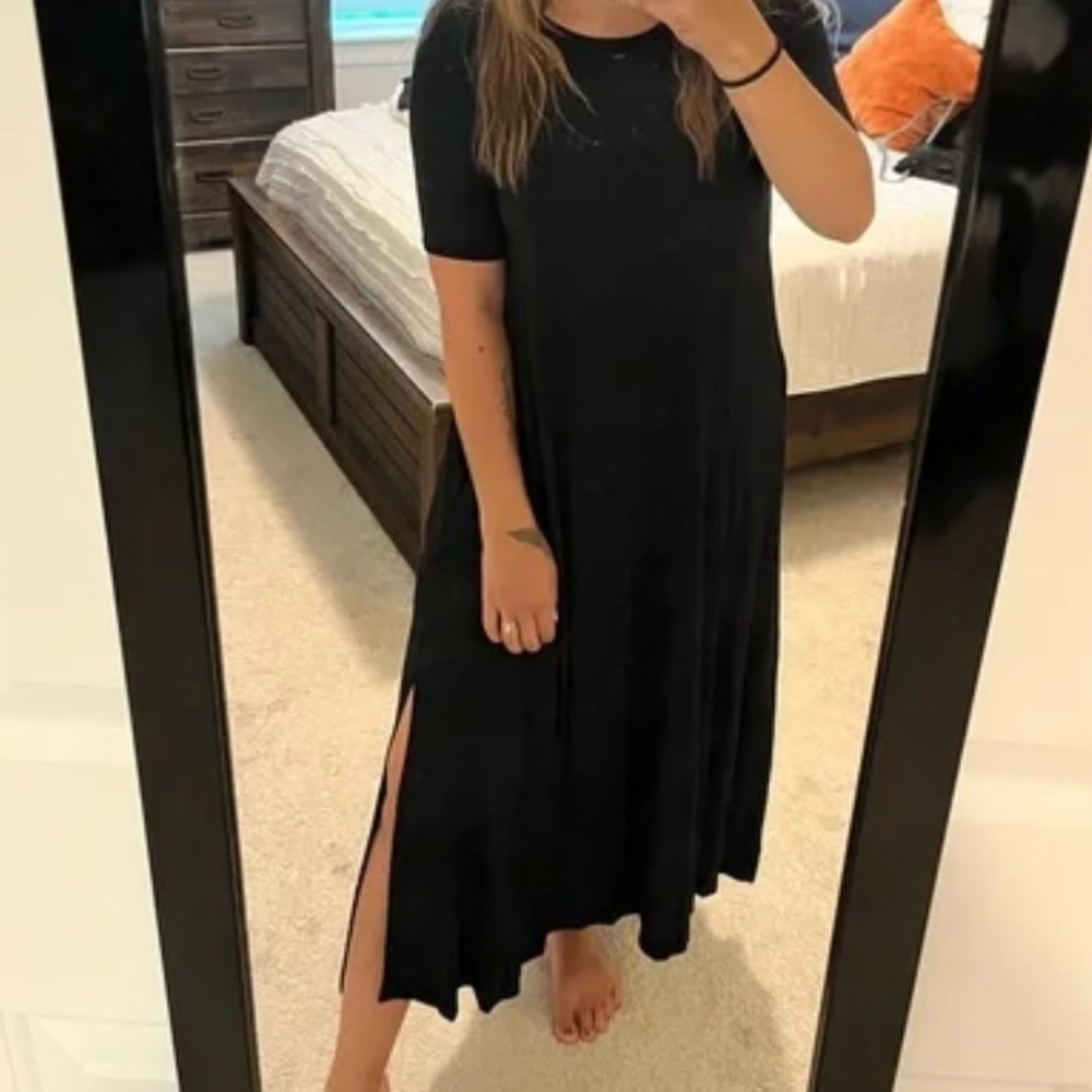 Carly Jean Los Angels midi dress with side slits